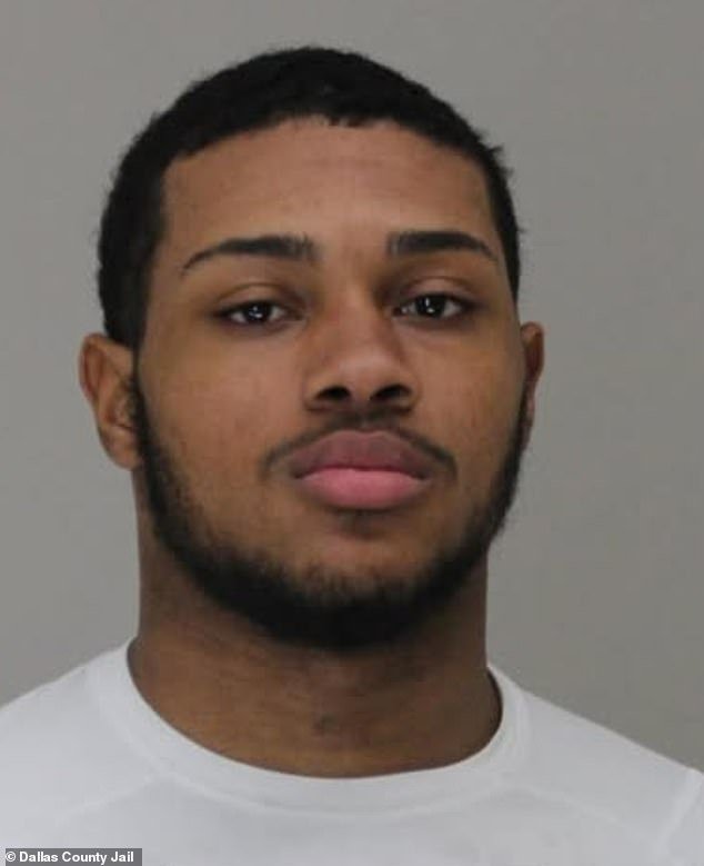 Estrella de fútbol americano de secundaria arrestada por dispararle a un compañero de equipo horas después de ganar el campeonato estatal de Texas