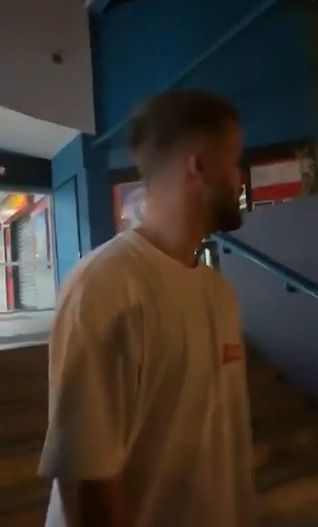 Los fanáticos de Inglaterra están expresando su enojo por el video del bateador ‘borracho’ de Ashes, Ben Duckett, pero NO están enojados con la estrella de los Tres Leones.