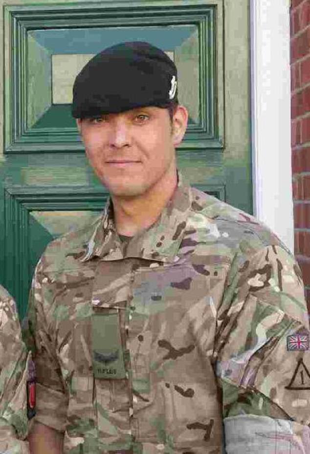 El trágico héroe de guerra es el miembro número 29 del regimiento de fusileros que se suicida