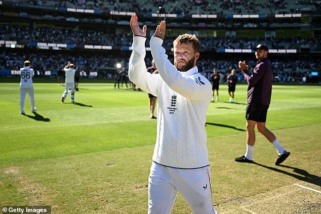 LAWRENCE BOOTH: Inglaterra jugó la mano derecha y la lotería los recompensó, pero una famosa victoria en Melbourne resalta decisiones cuestionables en las primeras tres pruebas.