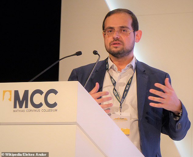 Un nuevo 11 de septiembre llegará cualquier día gracias a los cientos de agentes durmientes de Al Qaeda listos para causar un baño de sangre en el Reino Unido, dice un ex espía del MI6