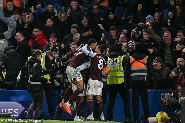 Chelsea – Aston Villa 1-2: Ollie Watkins es el súper suplente tras entrar y anotar dos veces, dando a los de Unai Emery su undécima victoria consecutiva y ejerciendo una enorme presión sobre Enzo Maresca