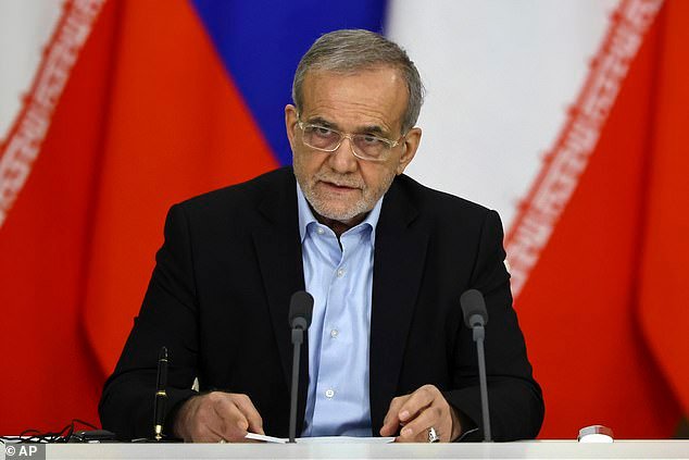 El presidente de Irán dice que el país está en una “gran guerra” con Estados Unidos, Israel y Europa a medida que aumentan las tensiones nucleares: “Quieren ponernos de rodillas”