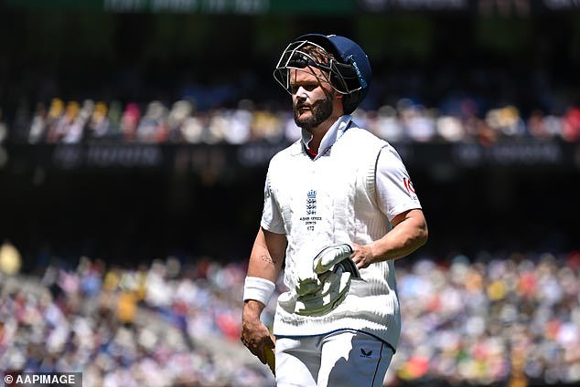 Travis Head revela que se acercó a Ben Duckett después de que el bateador de Inglaterra recibió una reacción violenta por un video “borracho” en las redes sociales.