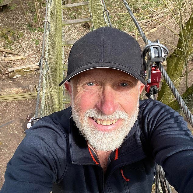 En la foto: Abuelo ‘devoto’, de 66 años, que murió después de ser golpeado afuera del pub del pueblo, pocos días antes de Navidad.