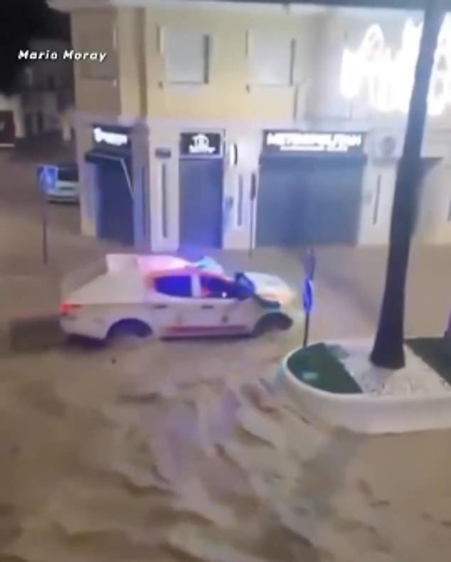 Las calles se convierten en ríos en la Costa del Sol: España, afectada por las inundaciones, emite una rara “advertencia meteorológica roja” en el destino turístico británico