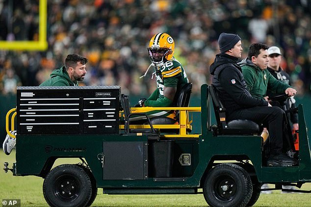 La estrella de los Packers, Kamal Hadden, sufre una grave lesión en la pierna durante la derrota de los Ravens.