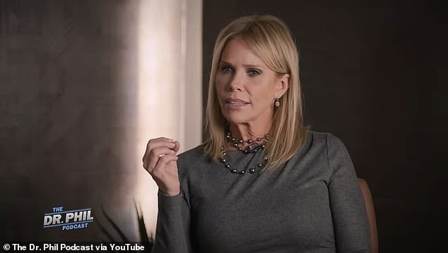 Cheryl Hines dice que RFK Jr. le ofreció una separación falsa para protegerla de las consecuencias políticas