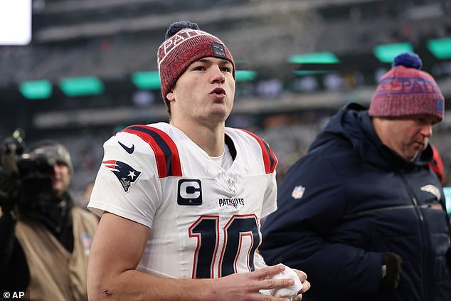 Los New England Patriots ganan la AFC Este por primera vez desde que Tom Brady asumió el cargo de QB, mientras que el mandato de los Bills termina en una derrota desgarradora.