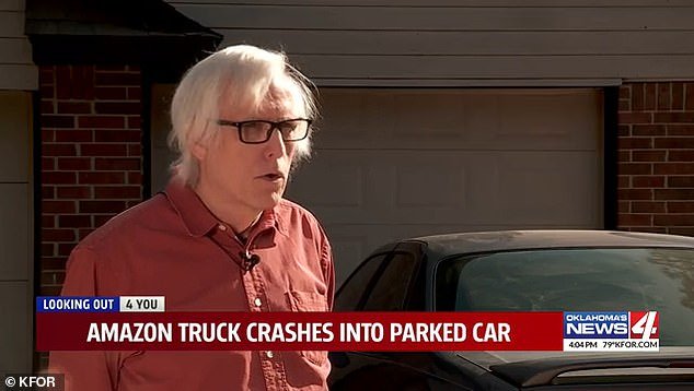 Momento impactante: un conductor desalmado de Amazon embiste su auto y luego huye mientras los propietarios luchan por el pago