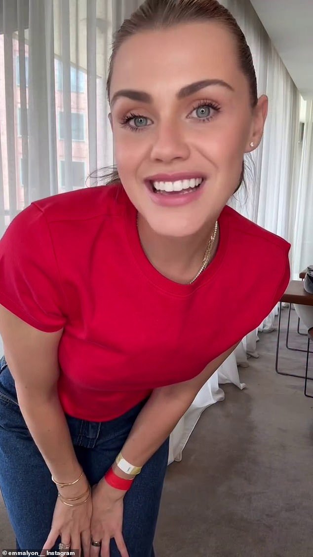 La WAG fashionista del cricket Emma Lyon explica su conjunto MUY sorprendente de Ashes