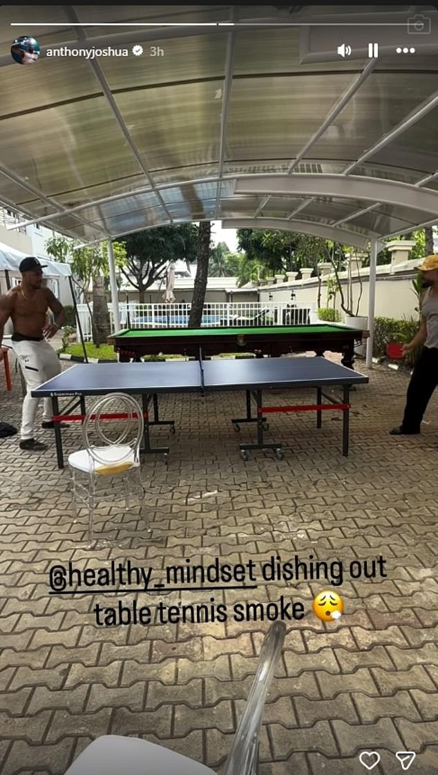 Anthony Joshua fue visto jugando tenis de mesa en una publicación de Instagram pocas horas antes de resultar herido en un accidente automovilístico fatal que mató a otros dos pasajeros.