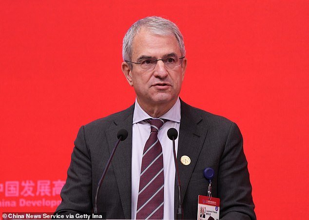 Nuevos detalles sobre cómo la aventura de un CEO casado y enloquecido por el sexo con una subordinada mucho más joven causó caos en el legendario fabricante de chocolate y destruyó la carrera de un ejecutivo estadounidense.