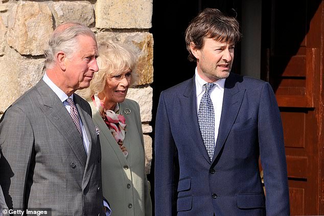 Ira en la histórica ciudad comercial cuando el nieto del tío abuelo de King, Lord Mountbatten, planea construir 920 casas en un campo “prístino” junto a la vasta propiedad de su familia en Hampshire.