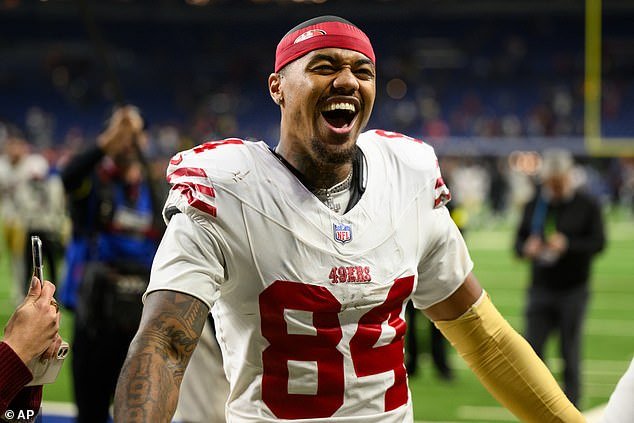 La estrella de la NFL se muestra aliviada y agradecida por su bono de 500.000 dólares, que pretende compensar los gustos “caros” de su esposa.