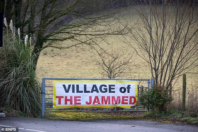 Village of the Jammed se enfrenta al “nuevo infierno” de 12 meses más de obras para reparar la carretera dañada por la controvertida decisión de circular los camiones por sus calles estrechas