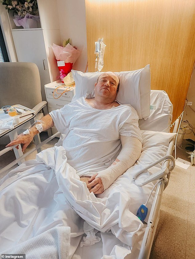 El héroe de Bondi Beach, Ahmed al-Ahmed, regresa al hospital pocos días después de haber sido dado de alta.