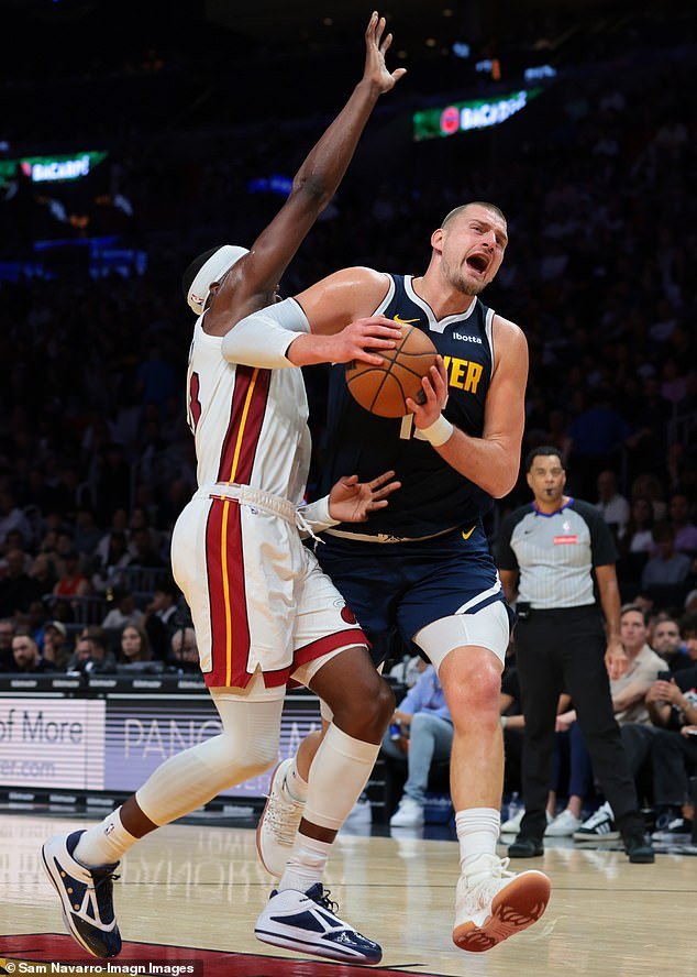 La superestrella de la NBA Nikola Jokic está generando preocupantes temores de lesiones después de su agonizante colapso en la cancha
