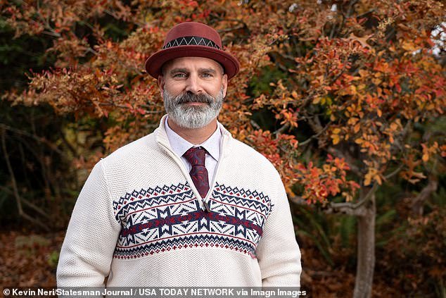 Desperté: la ciudad de Oregón nombra a un ASESINO que ejecutó a una joven para la junta de revisión de la policía