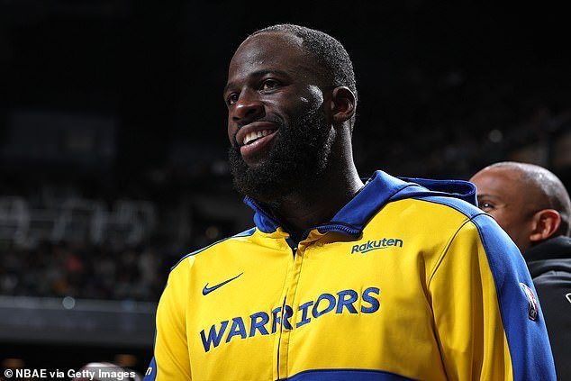 La estrella de la NBA, Draymond Green, le dice al infame Sr. Whammy, de 89 años, que interrumpe: “¡Siéntate!”.