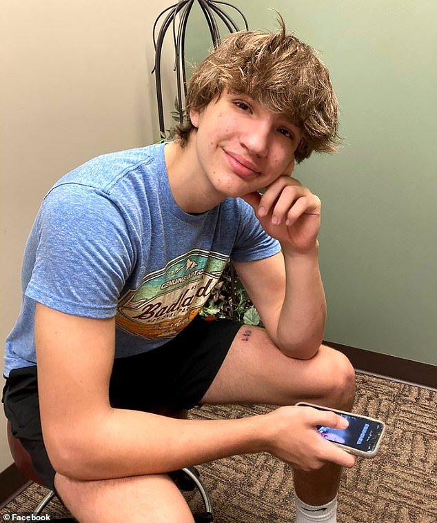 El trabajador joven de 17 años murió misteriosamente mientras trabajaba en una granja de cerdos de Nebraska propiedad del gobernador y dirigida por su hija… Luego, los funcionarios frustraron los esfuerzos de su madre por descubrir por qué.