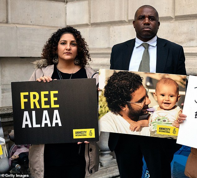 La hermana del disidente egipcio “extremista” a quien Keir Starmer acogió en Gran Bretaña elogió la “imaginación” de los militantes de Hamás tras los atentados del 7 de octubre.