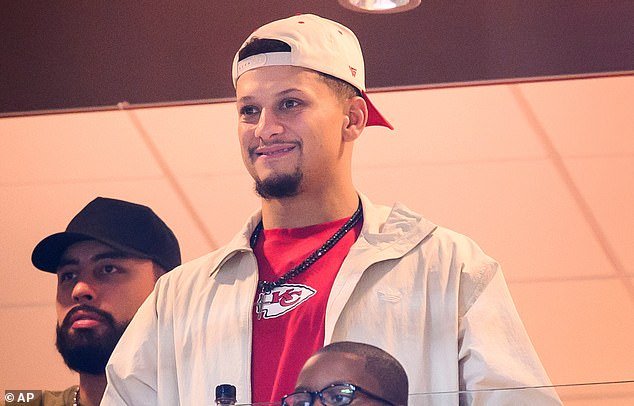 Andy Reid ofrece una actualización sobre la salud del QB lesionado Patrick Mahomes, quien espera regresar pronto