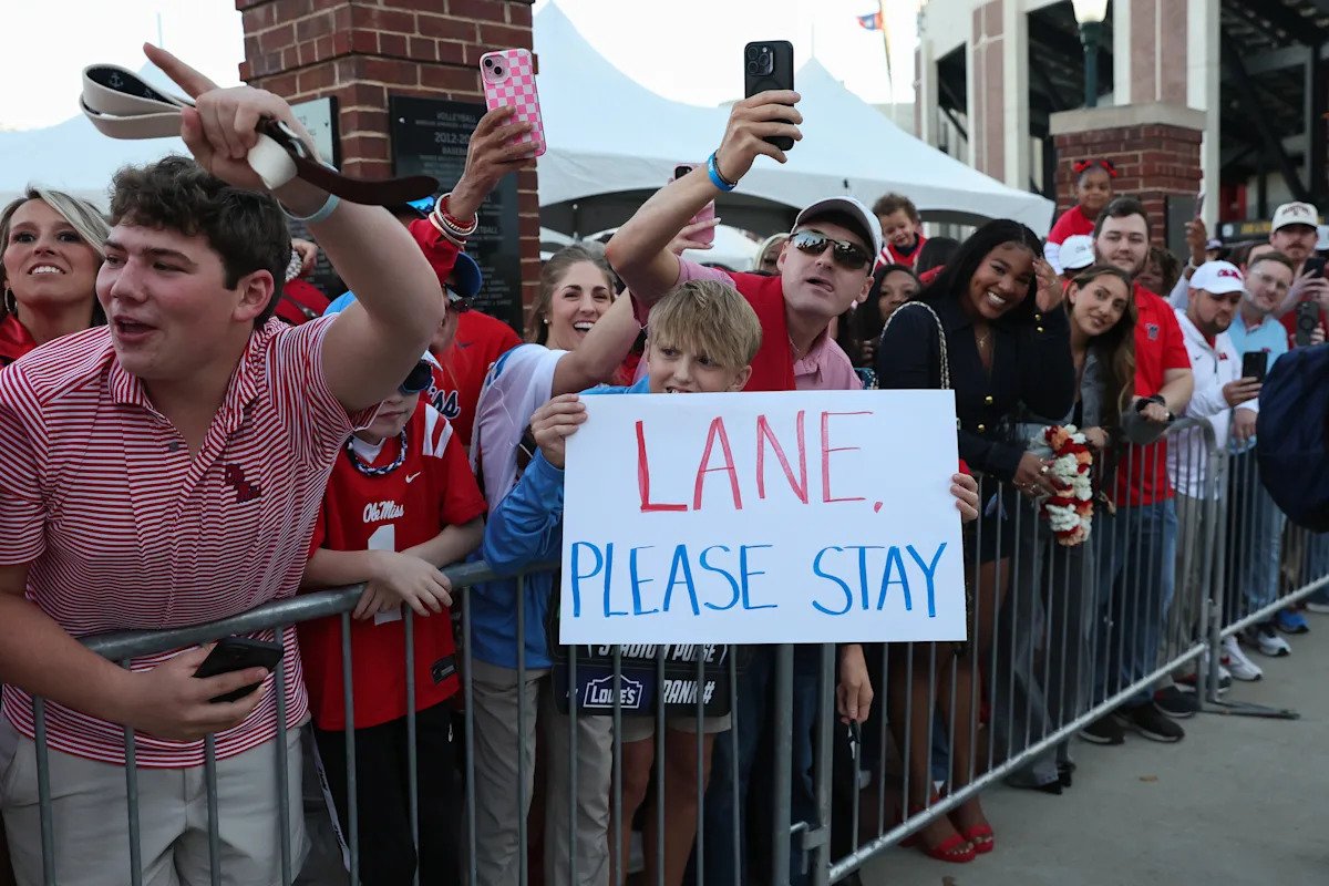 A través de los altibajos del fútbol universitario, siempre hay un perdedor: tú