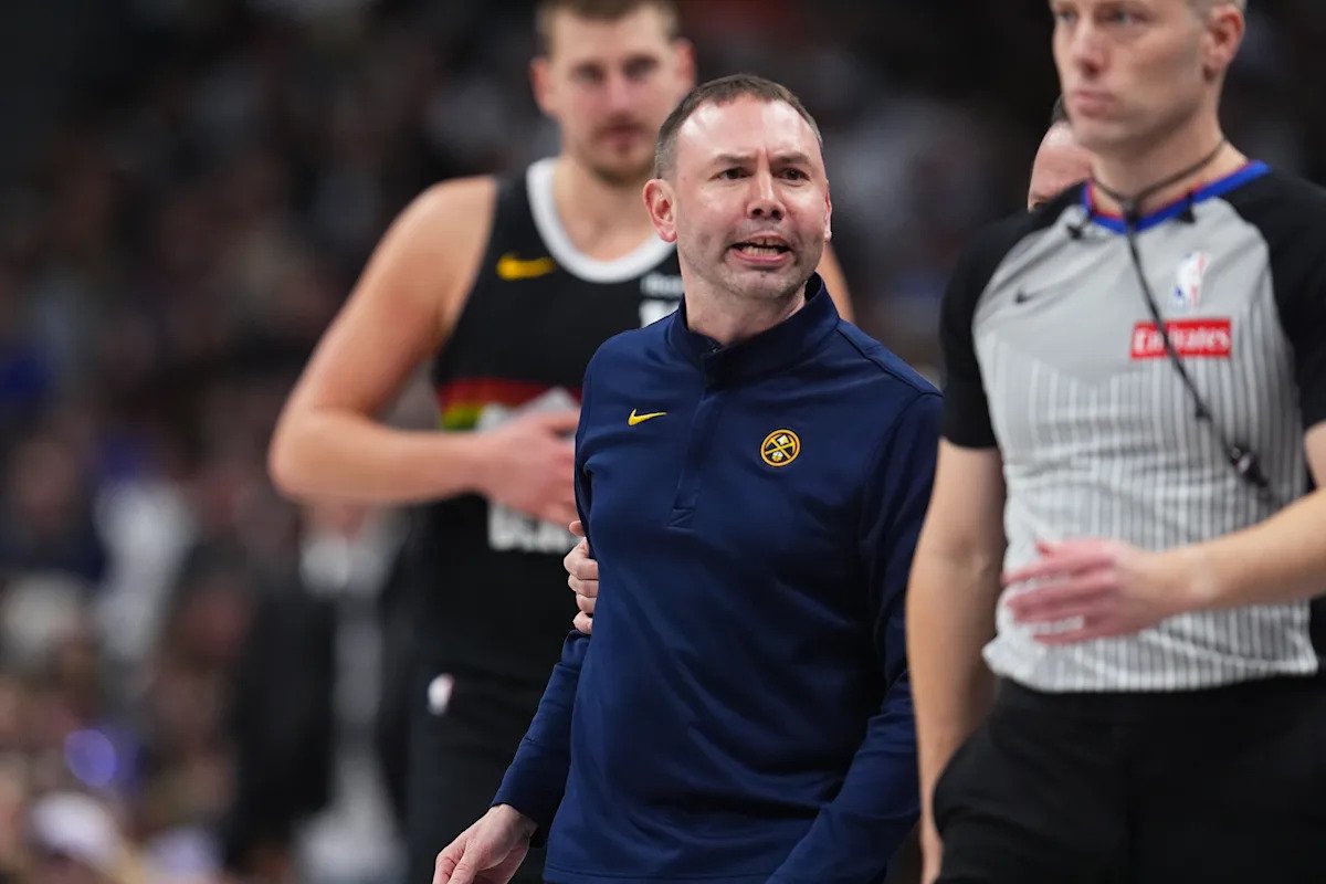 La NBA multó al entrenador de los Nuggets, David Adelman, con 35.000 dólares por atacar a los árbitros, lo que provocó una expulsión y una derrota ante los Rockets.