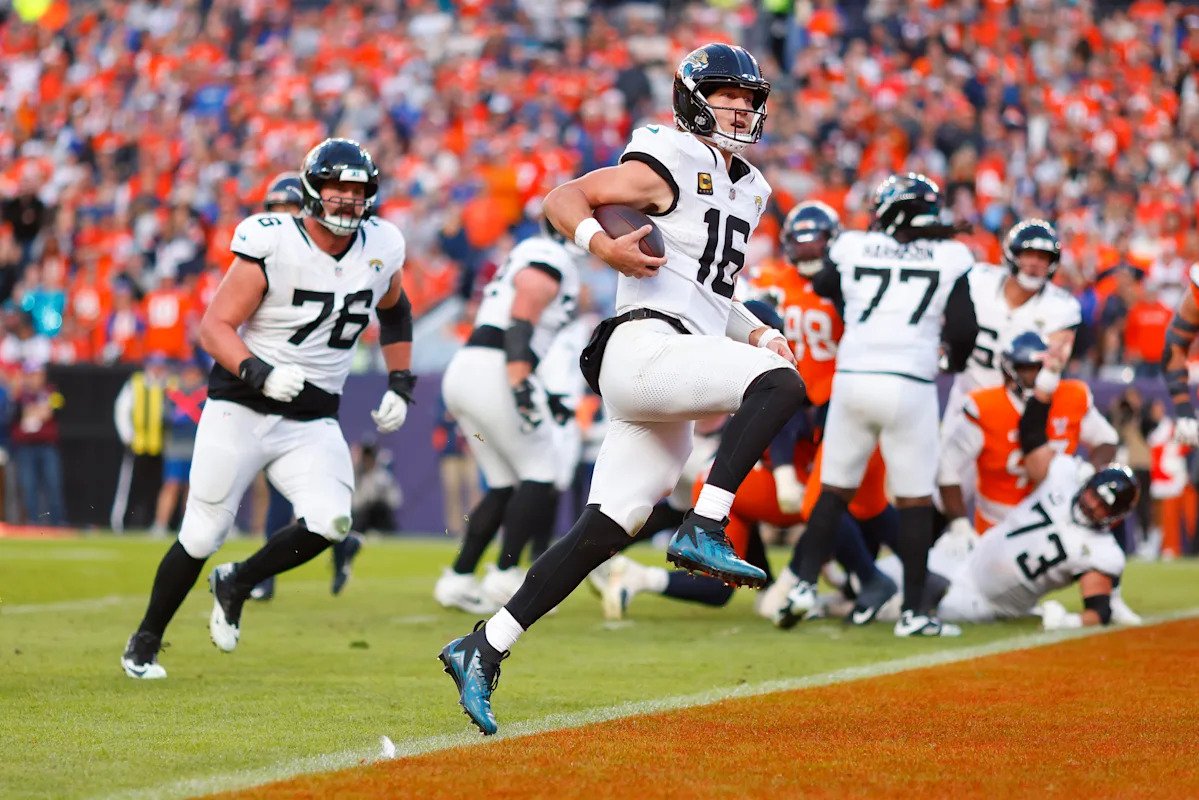 Trevor Lawrence y los Jaguars abruman a la defensa de los Broncos para poner fin a la racha de 11 victorias consecutivas de Denver y ganar el puesto número 1 de la AFC.