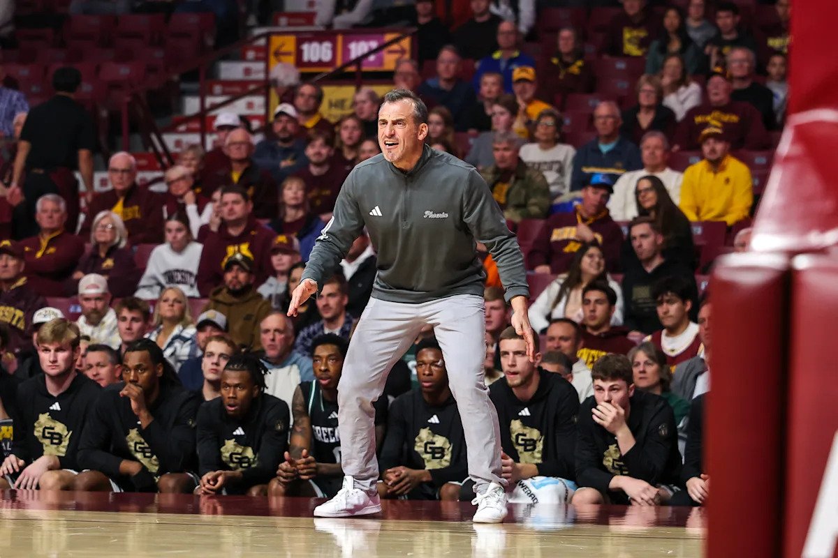 El presentador de radio de FOX Sports, Doug Gottlieb, dejará el programa para concentrarse en sus deberes como entrenador universitario de Green Bay.