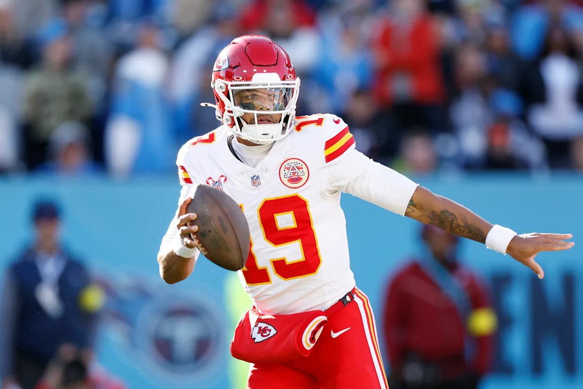 Apuestas, probabilidades y líneas de la Semana 17 de la NFL: 5 historias más importantes, incluido un trío de (malos) juegos navideños