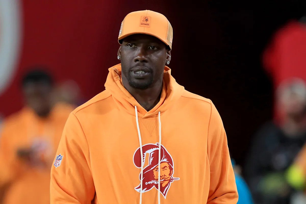 El ex All-Pro Jason Pierre-Paul regresa con los Bucs después de dos temporadas alejado del fútbol en el partido decisivo contra los Panthers.