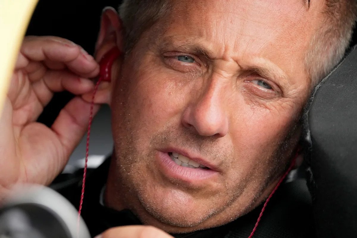 La esposa de Greg Biffle le envió un mensaje de texto a su madre poco después de que despegara el avión con el mensaje: “Estamos en problemas”.