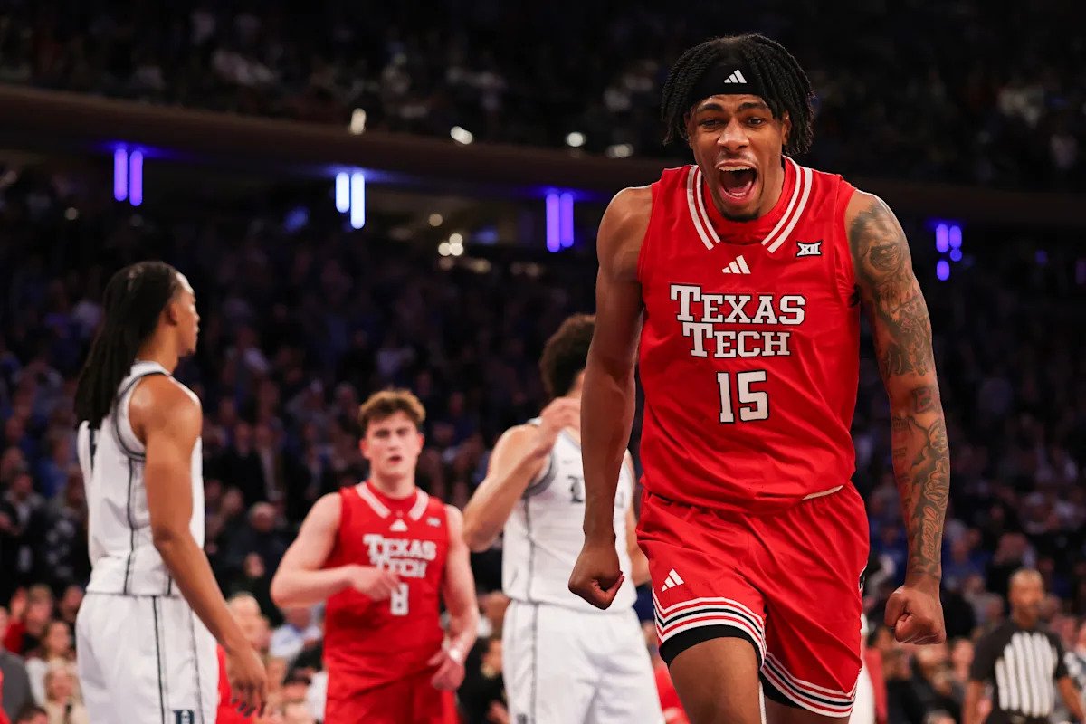 Encuesta AP de baloncesto masculino: Arizona conserva su primer puesto mientras Duke finalmente cae con una sorprendente derrota ante Texas Tech