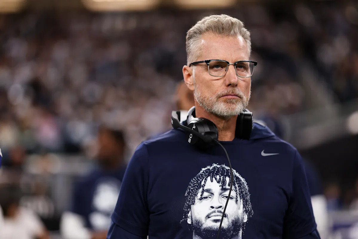 El DC de los Cowboys, Matt Eberflus, será el entrenador desde el vestuario durante los últimos tres juegos después de que Jerry Jones dijera que “todos están siendo juzgados”.