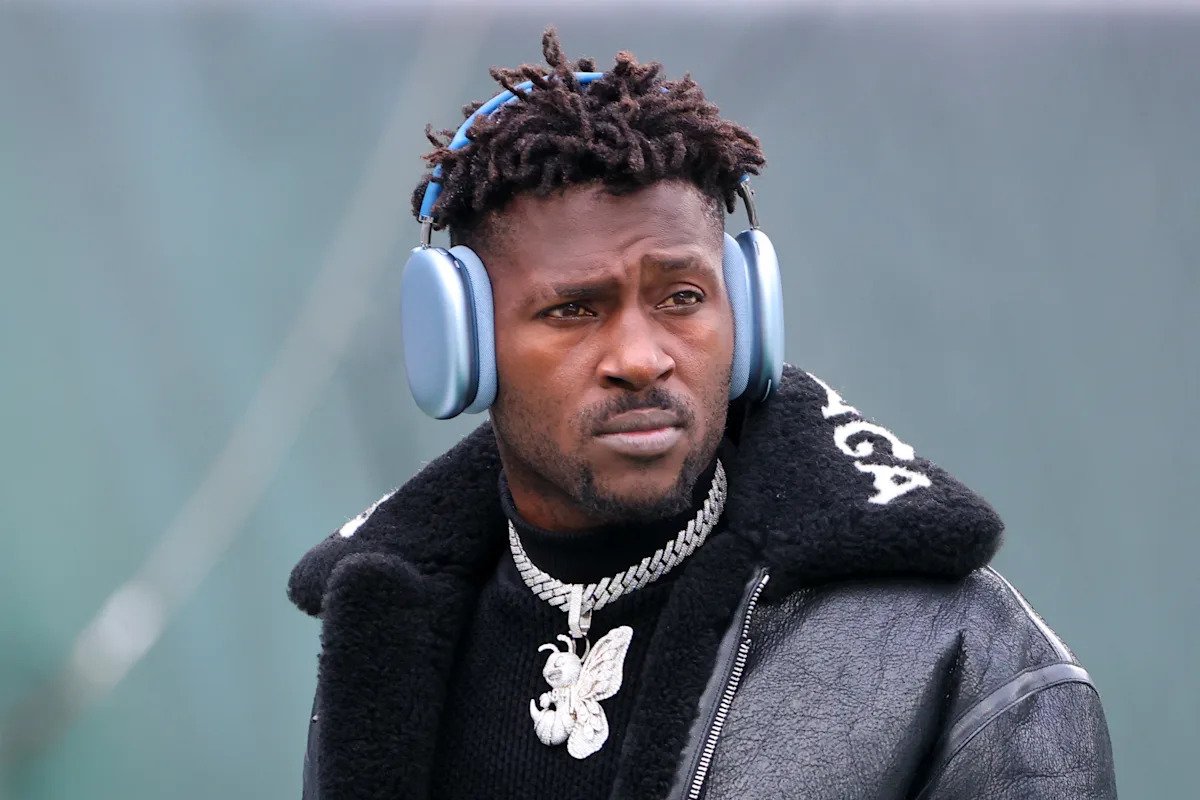 Según los informes, Antonio Brown espera que se desestimen los cargos de intento de asesinato después de citar la ley “Stand Your Ground” de Florida.