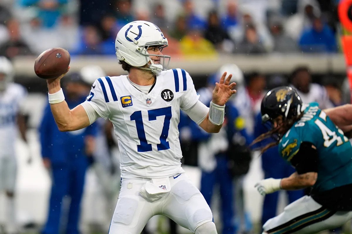 Se espera que el mariscal de campo de los Colts, Daniel Jones, esté fuera de juego durante seis a ocho meses y se espera que regrese al campo de entrenamiento.