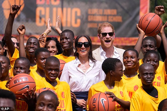 La organización benéfica Fundación Archewell de Meghan y el Príncipe Harry ha tenido un año financiero difícil después de que el gasto se disparara y los ingresos se desplomaran, ya que tres empleados más fueron despedidos.