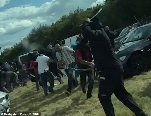 Tres personas han sido encarceladas por una pelea con machetes y armas de fuego en el torneo de Kabaddi que llevó a la ejecución de un conductor del DPD por parte del cártel.