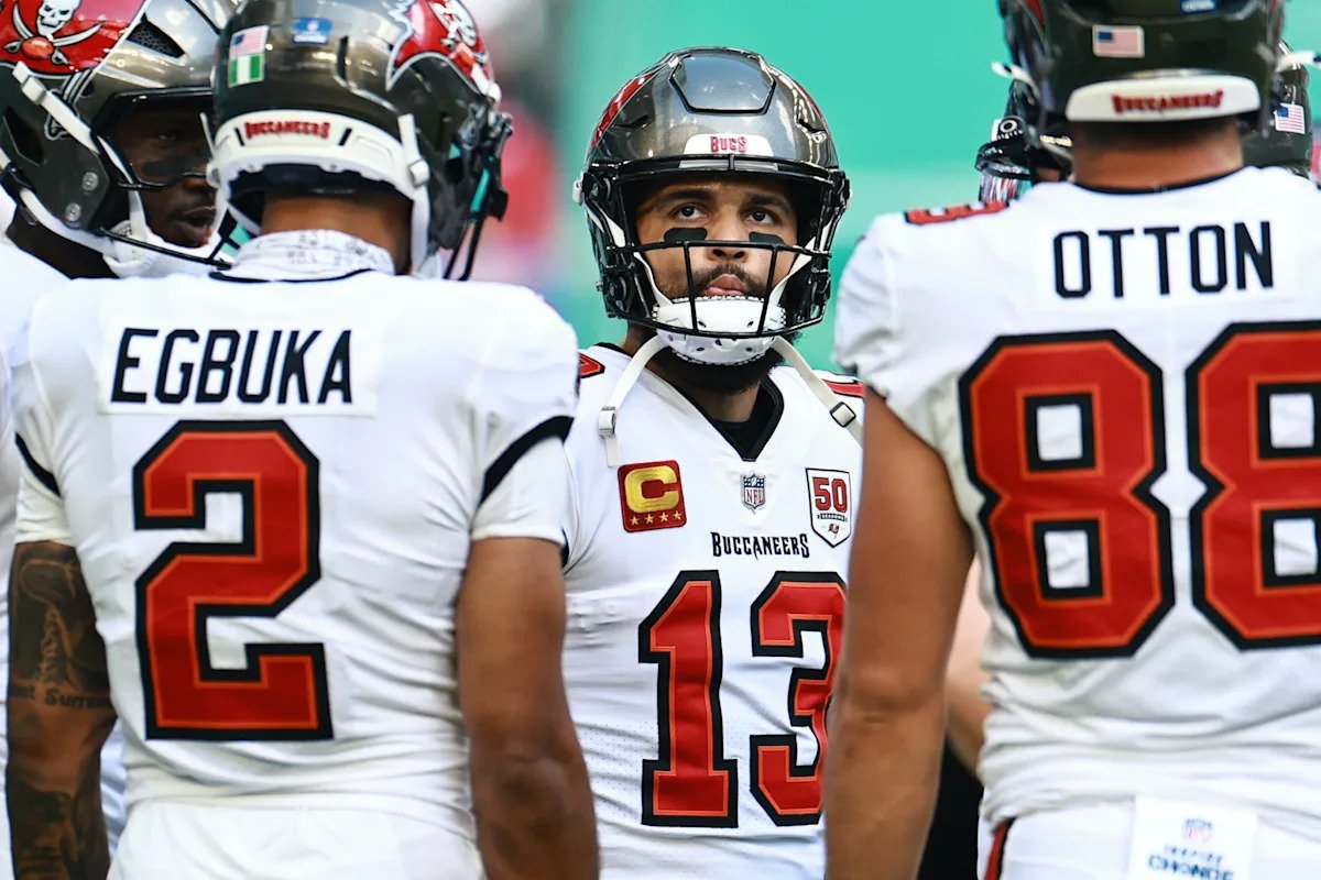 Mike Evans critica el intento de los Buccaneers tras la derrota ante los Dolphins mientras la NFC Sur está en juego: ‘No lo merecemos’