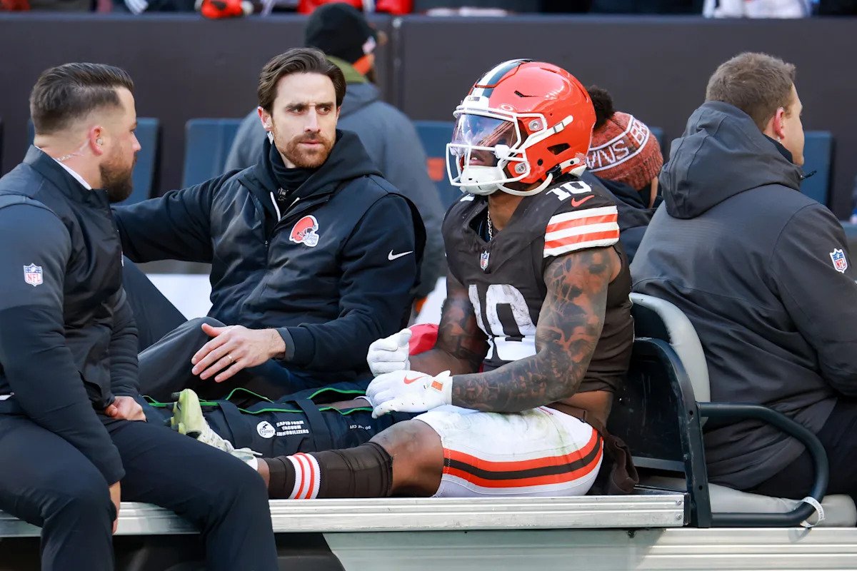 El RB novato de los Browns, Quinshon Judkins, se rompe el peroné y se disloca el tobillo en la derrota ante los Bills.