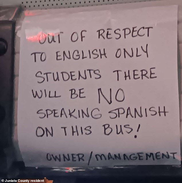 Conductor de autobús escolar responde a la reacción violenta después de que la despidieran por mostrar un cartel que decía “Solo inglés”.