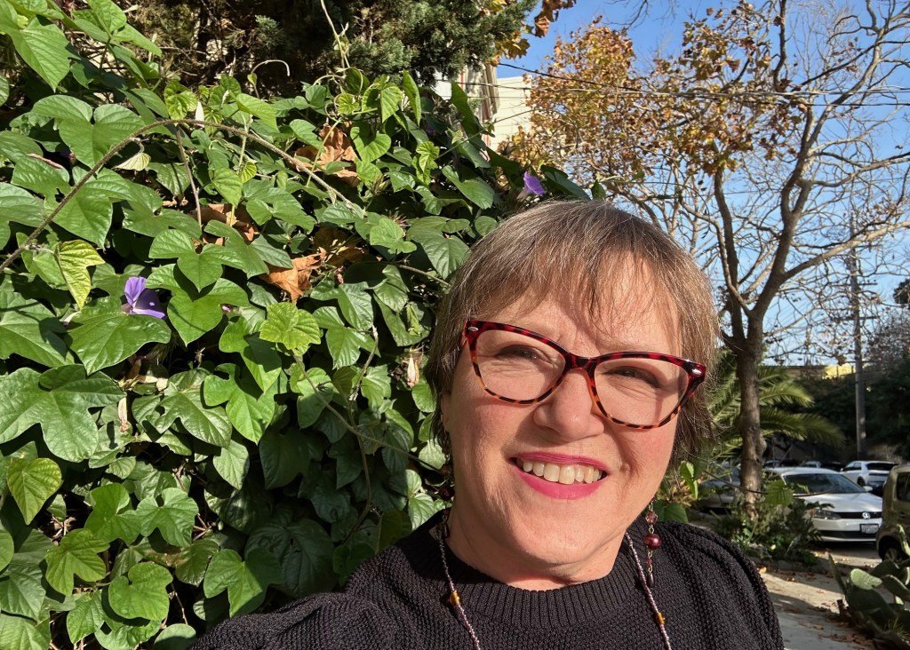 Tracey, ex autora de Alameda, regresa a la ciudad para hablar sobre un nuevo libro