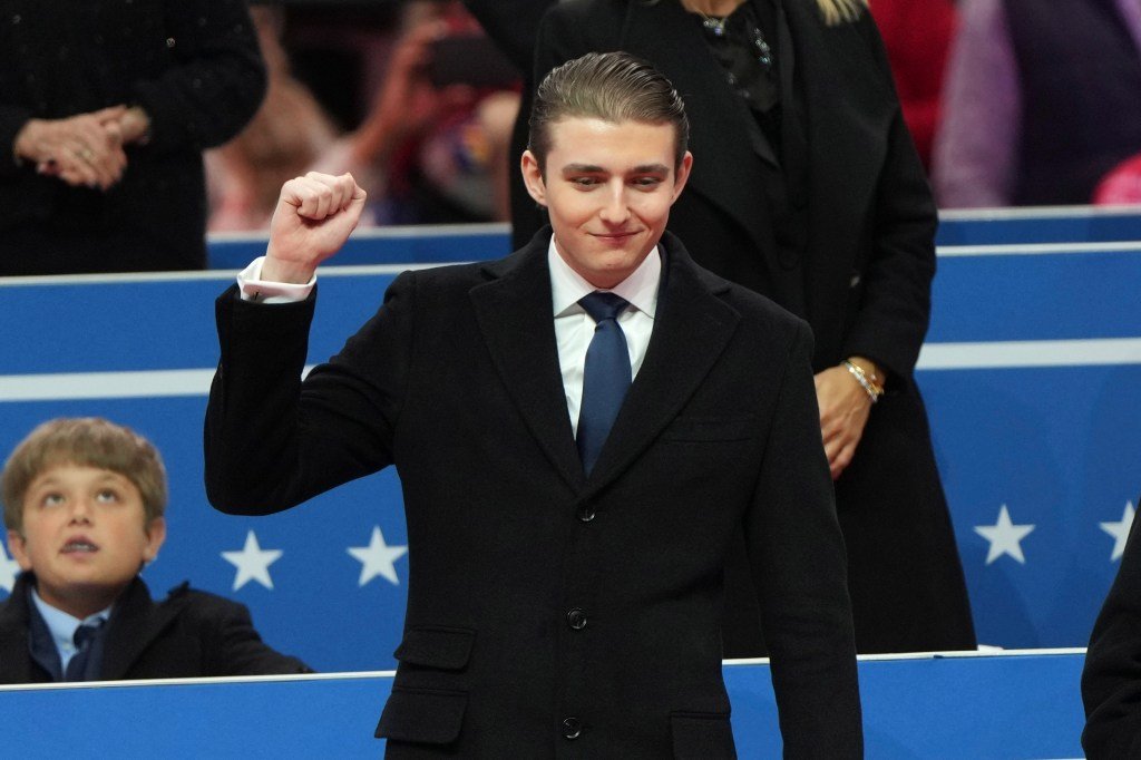 Barron Trump es criticado por su amistad con un traficante sexual acusado