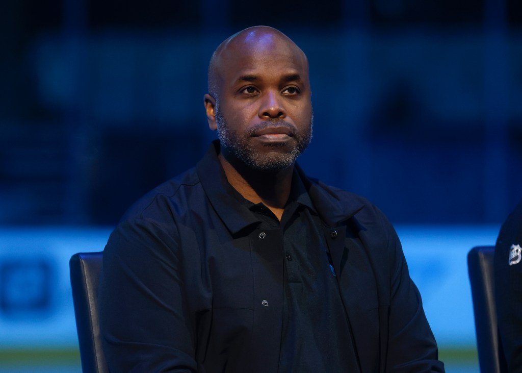 Los tiburones SJ vuelven a morder; Eso pone al gerente general Mike Grier en una situación difícil