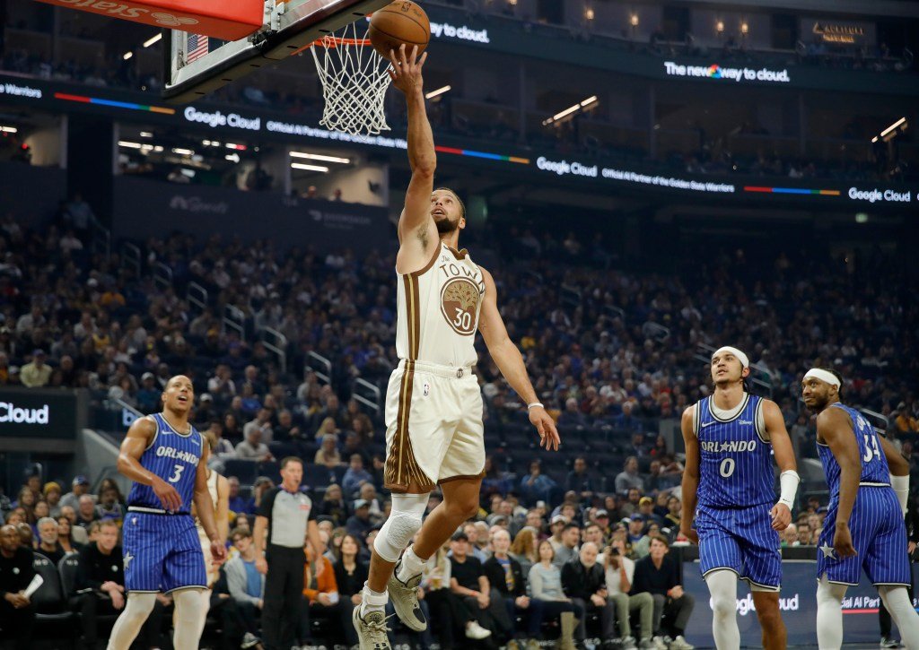 Los Golden State Warriors se alejan del Orlando Magic en una rara racha ganadora