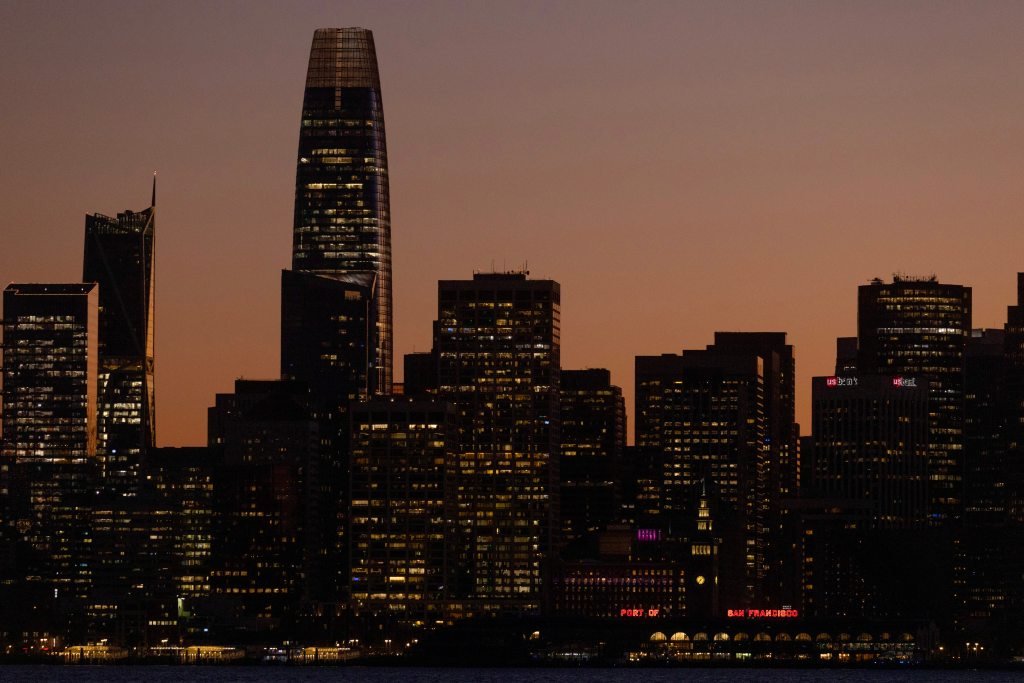 Un hombre de Los Ángeles ha sido condenado por engañar a una niña de 13 años para que se escapara con él en San Francisco.