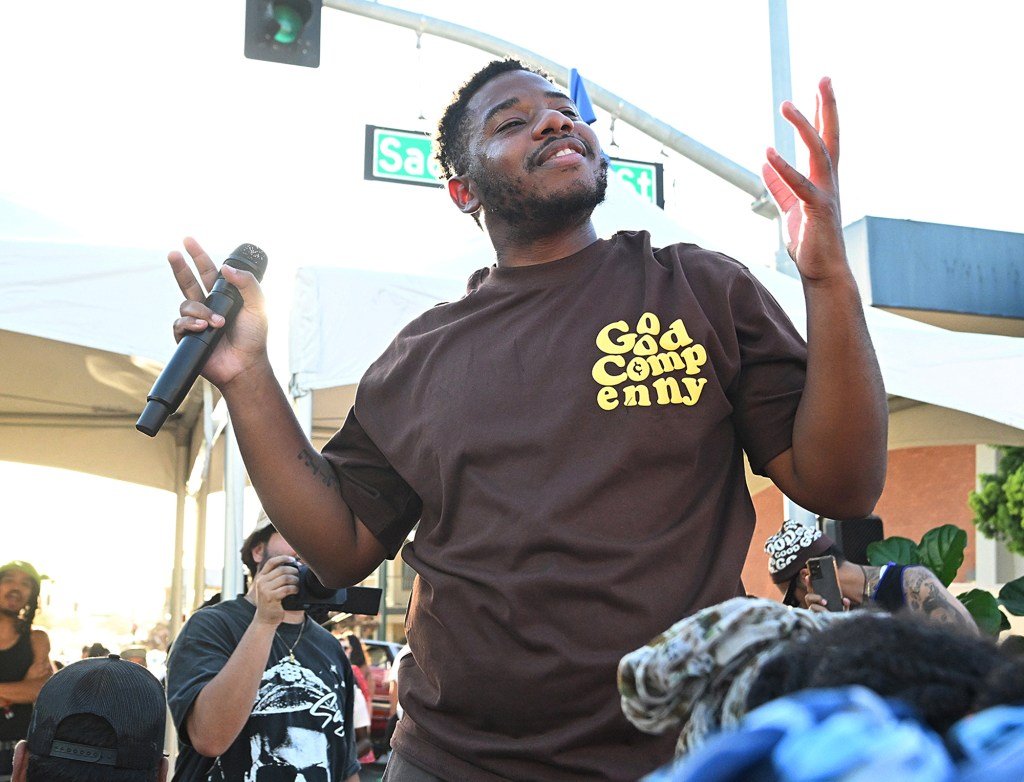 Los videos musicales de las canciones de LaRussell y Lil Jon destacan a los estudiantes de secundaria del Área de la Bahía