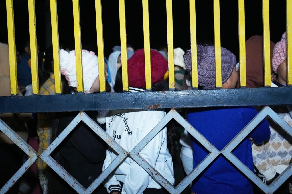 Se han abierto los colegios electorales para las primeras elecciones en cinco años en el Myanmar gobernado por los militares.